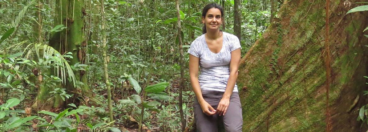 Sylvia Mota de Oliveira in het Amazonewoud