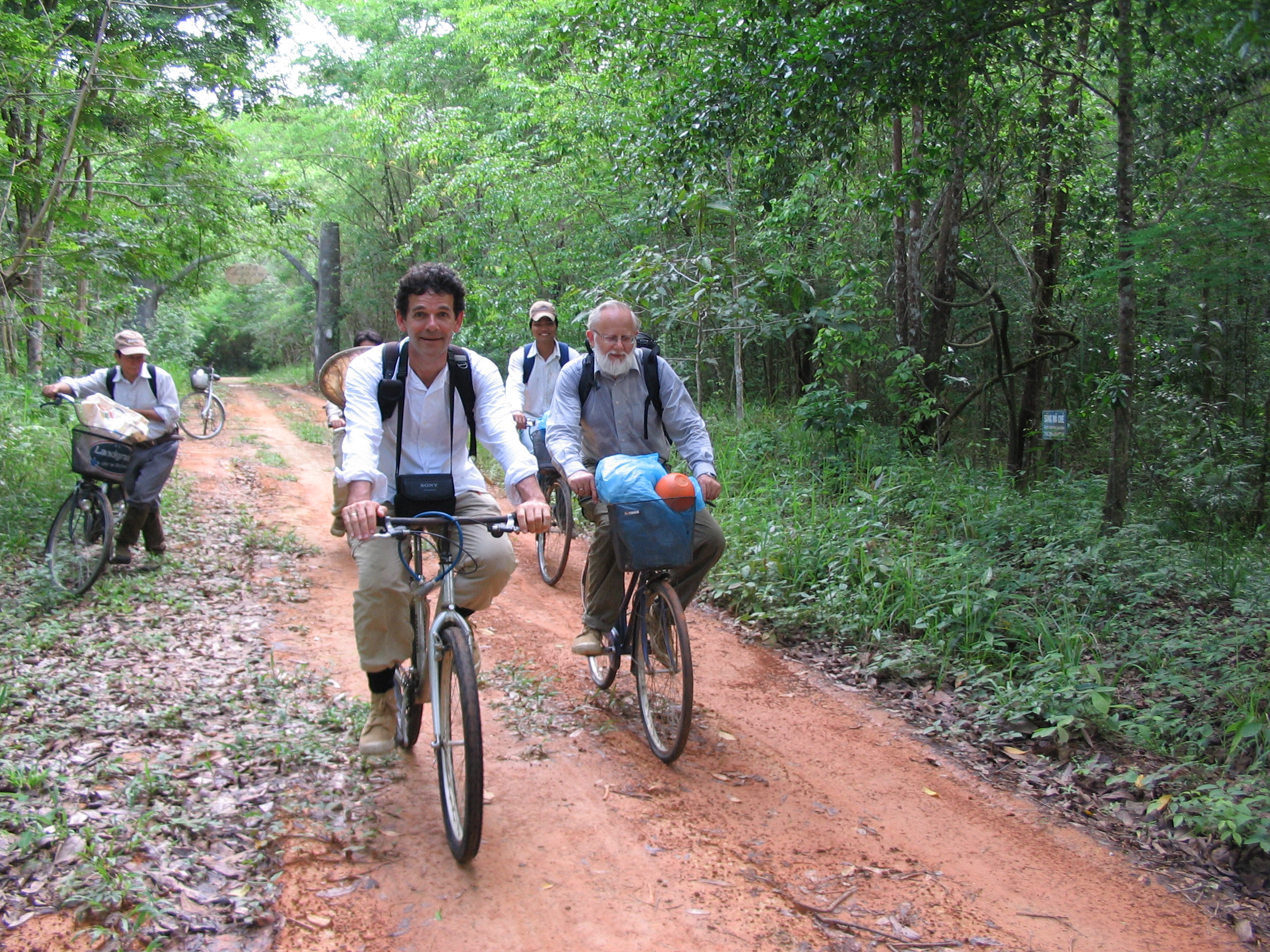 Ronald van Hengstum op de fiets in Vietnam