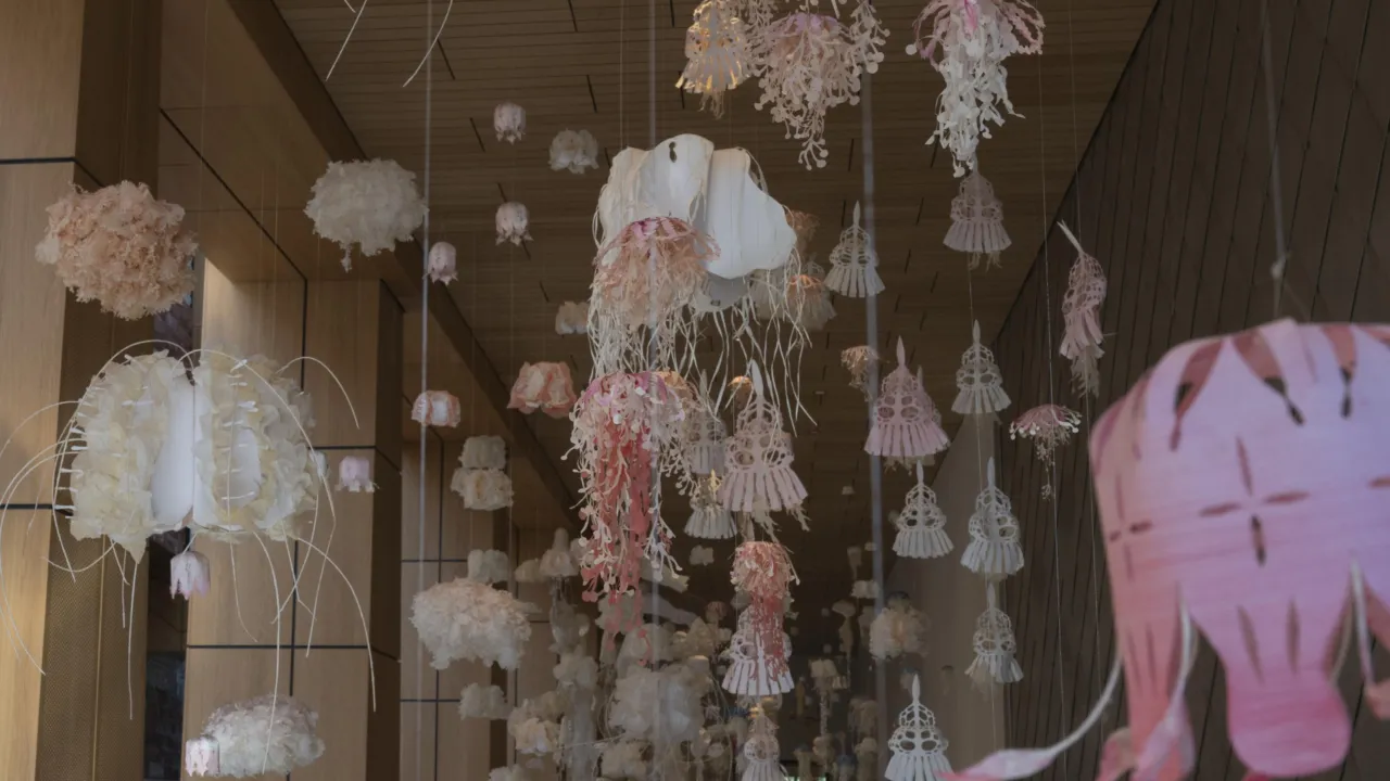 Kwallen wolk in het Atrium