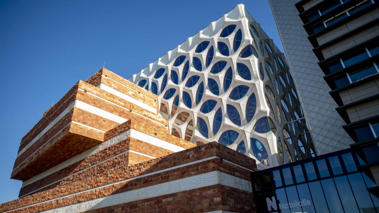 Naturalis gebouw buitenant