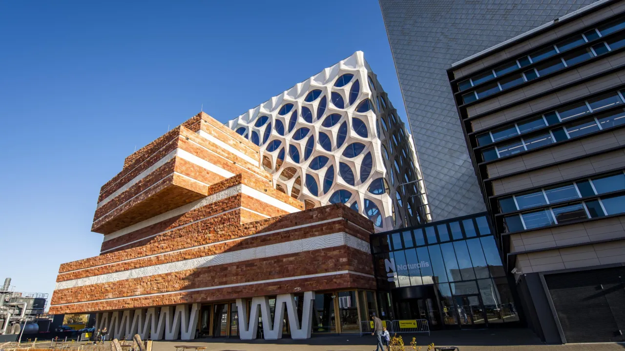 Naturalis buitenkant