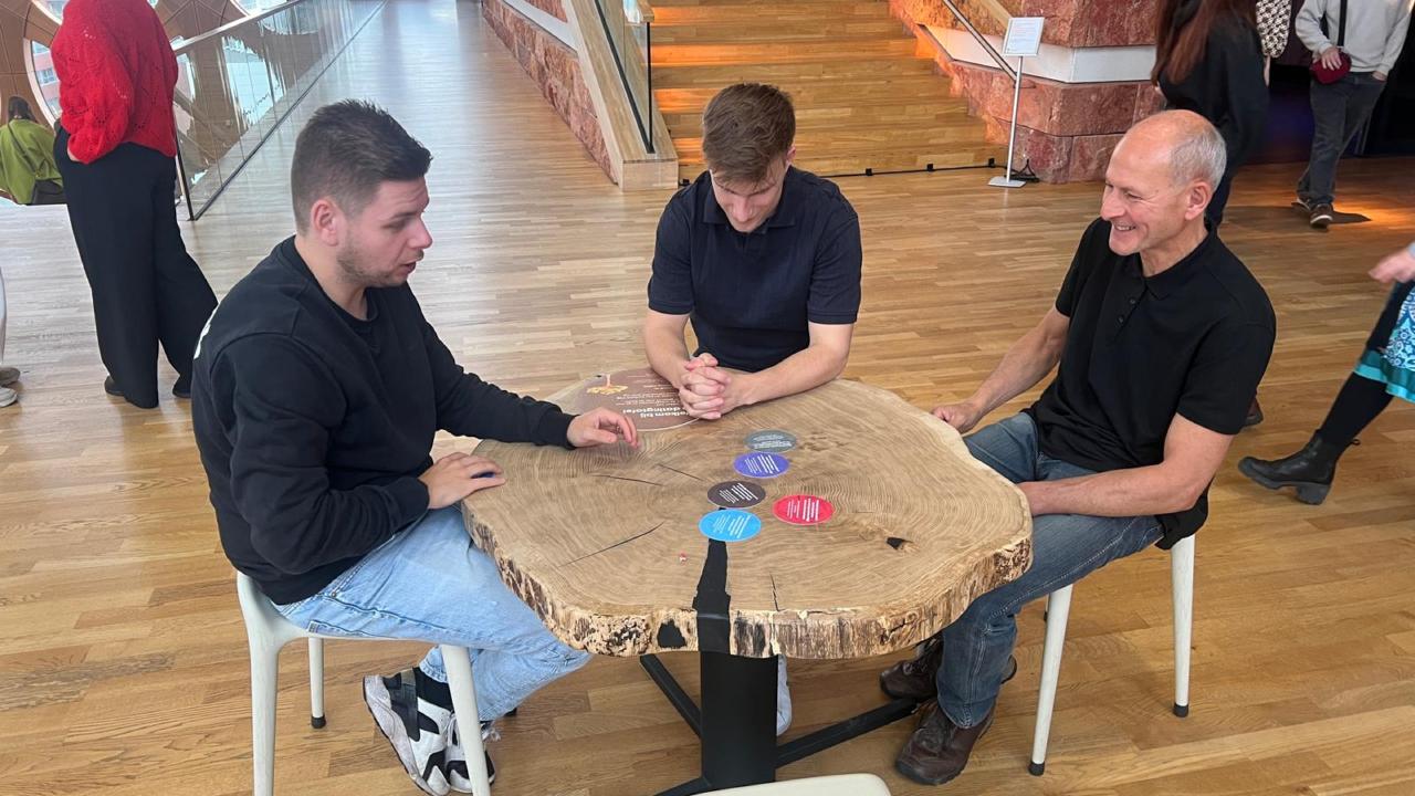 Collega's aan de datingtafel