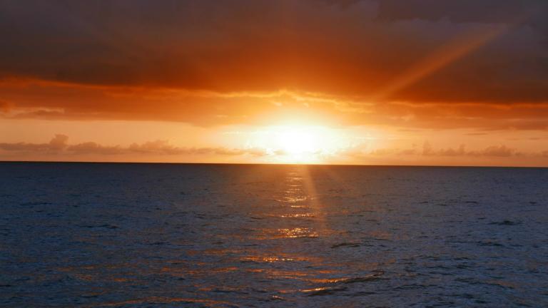 Ondergaande zon op de oceaan