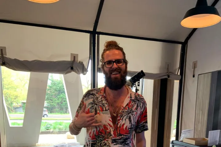 Mike Hynes werkt in Naturalis en presenteert een koraalcollectie
