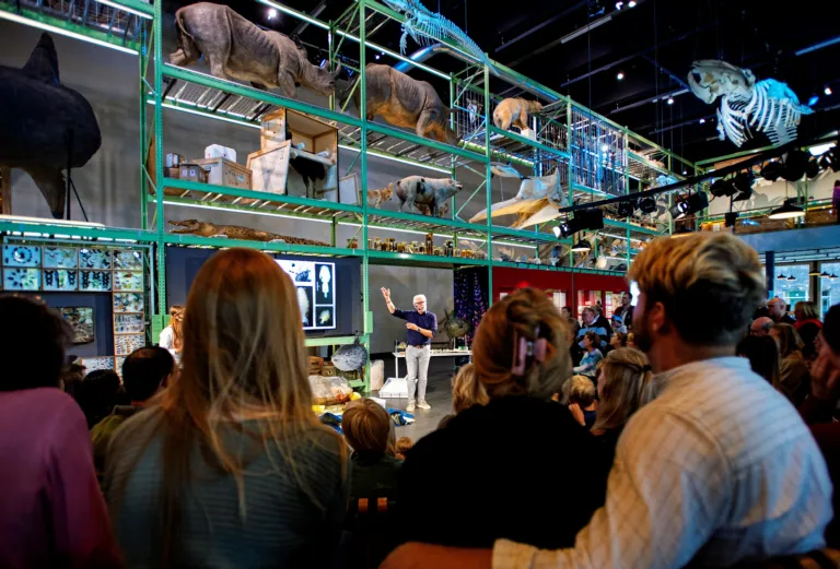 Een volle tribune in LiveScience