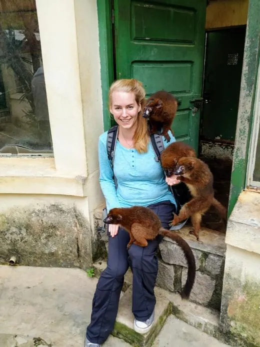 Renske among lemurs on Madagascar