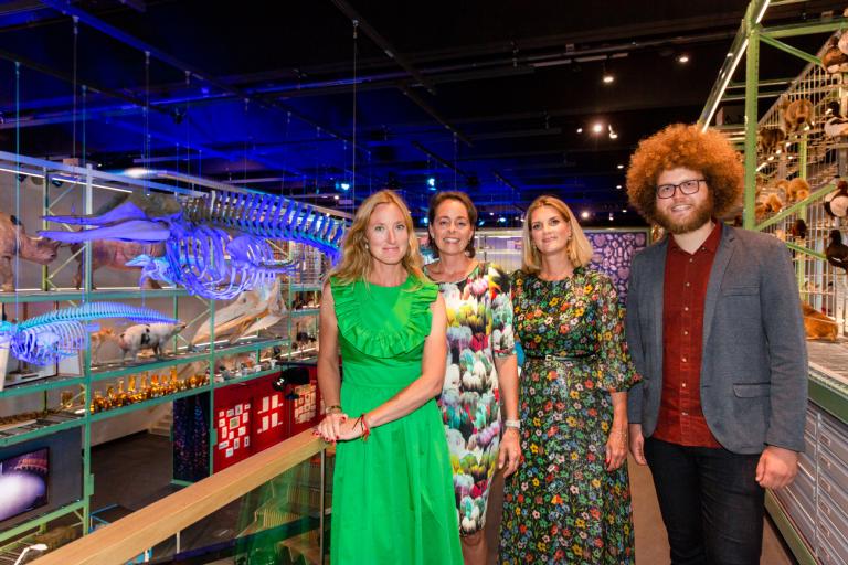 Maaike van de Kamp-Romijn (Directeur Onderzoek en Onderwijs Naturalis Biodiversity Center), Anita Scholte op Reimer (Directeur Kwaliteit & Duurzaamheid Albert Heijn), Corine van Impelen (Hoofd Communicatie & Evenementen Naturalis), Auke-Florian Hiemstra (Bioloog). FOTO: NATURALIS/[Anne Reitsma]