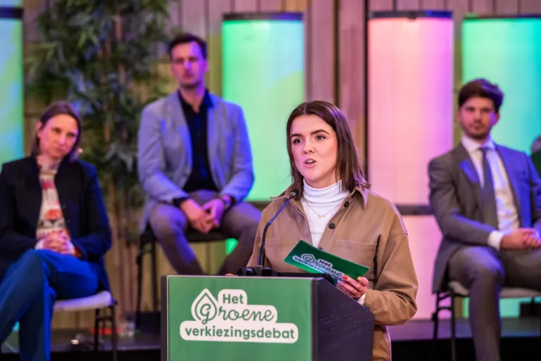 Aniek Moonen introduceert de eerste stelling
